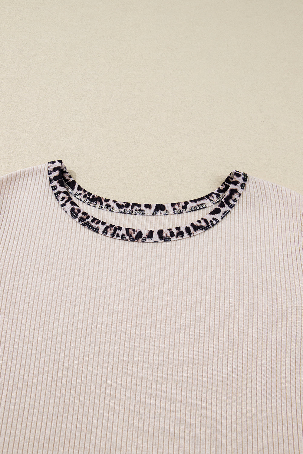 Ribbed Contrast Leopard Edge Round Neck Plus Knit Top