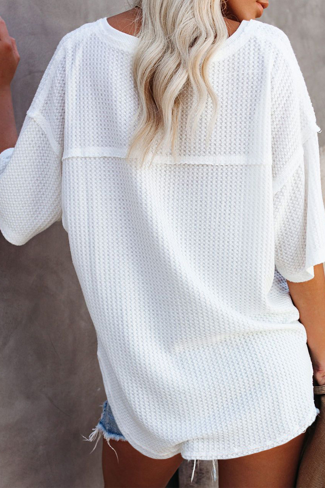 Exposed Seam Half Sleeve Knitted V Neck Textured Top
