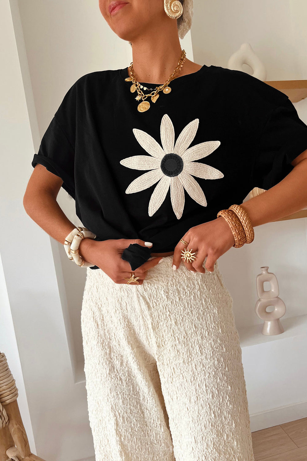 Contrast Crochet Floral Graphic Drop Shoulder Loose Tee