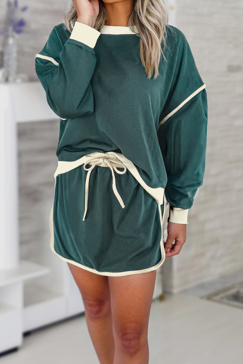 Color Contrast Loose Pullover and Lace-up Waist Skort Set