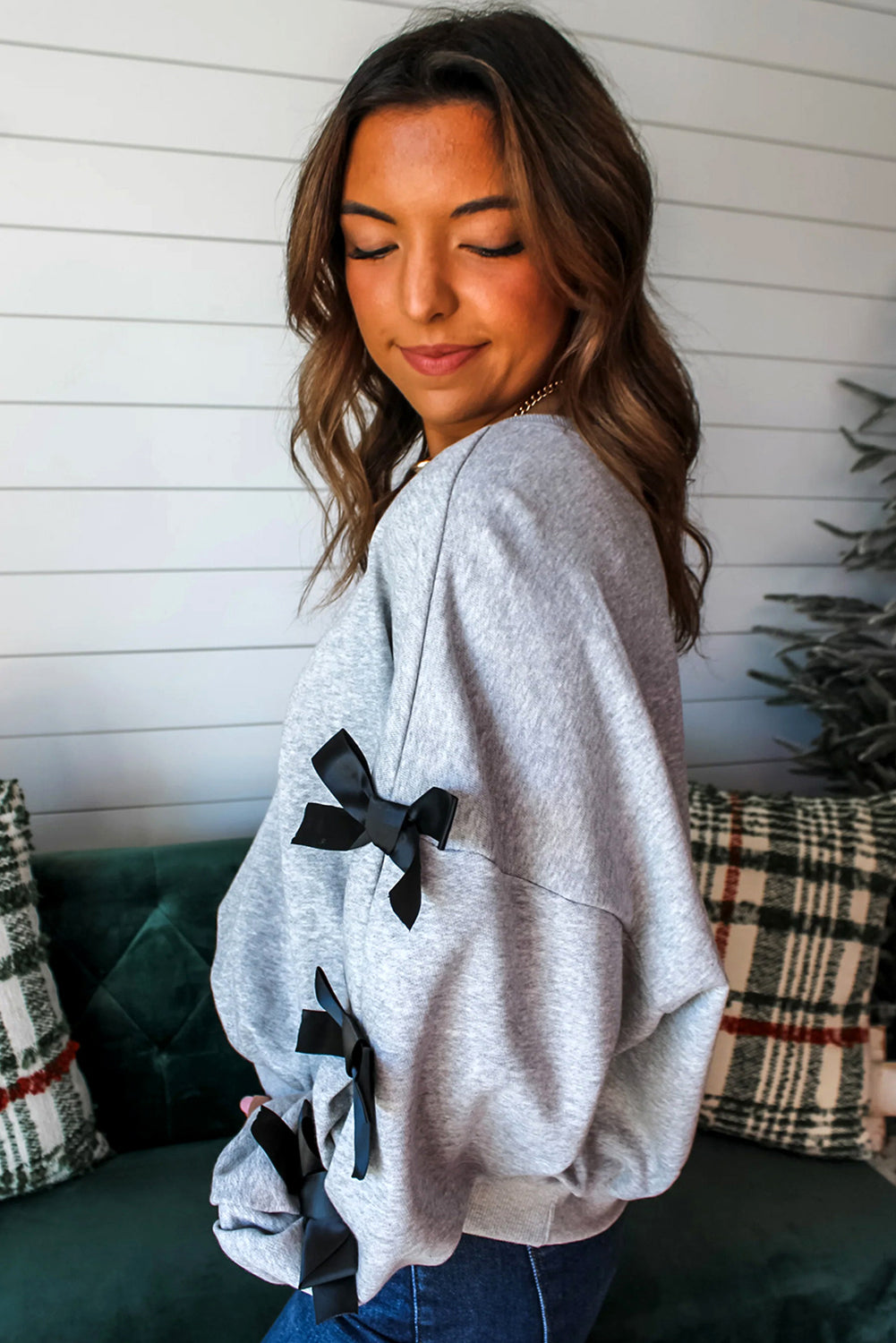 Contrast Bow Applique Drop Sleeve Round Neck Sweatshirt
