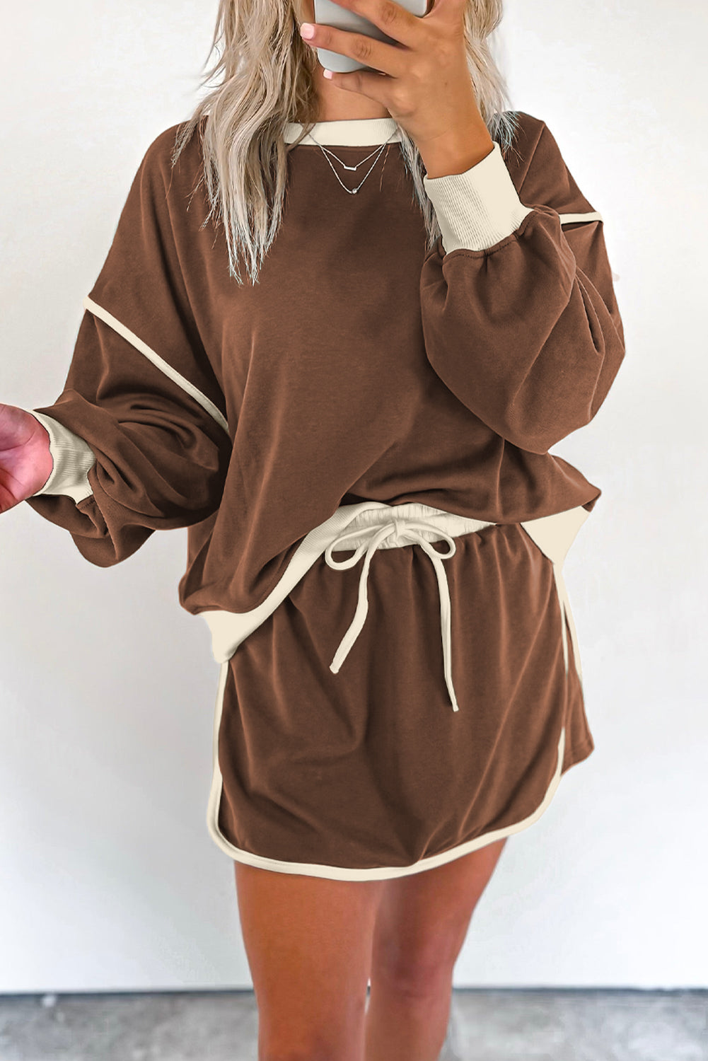 Color Contrast Loose Pullover and Lace-up Waist Skort Set