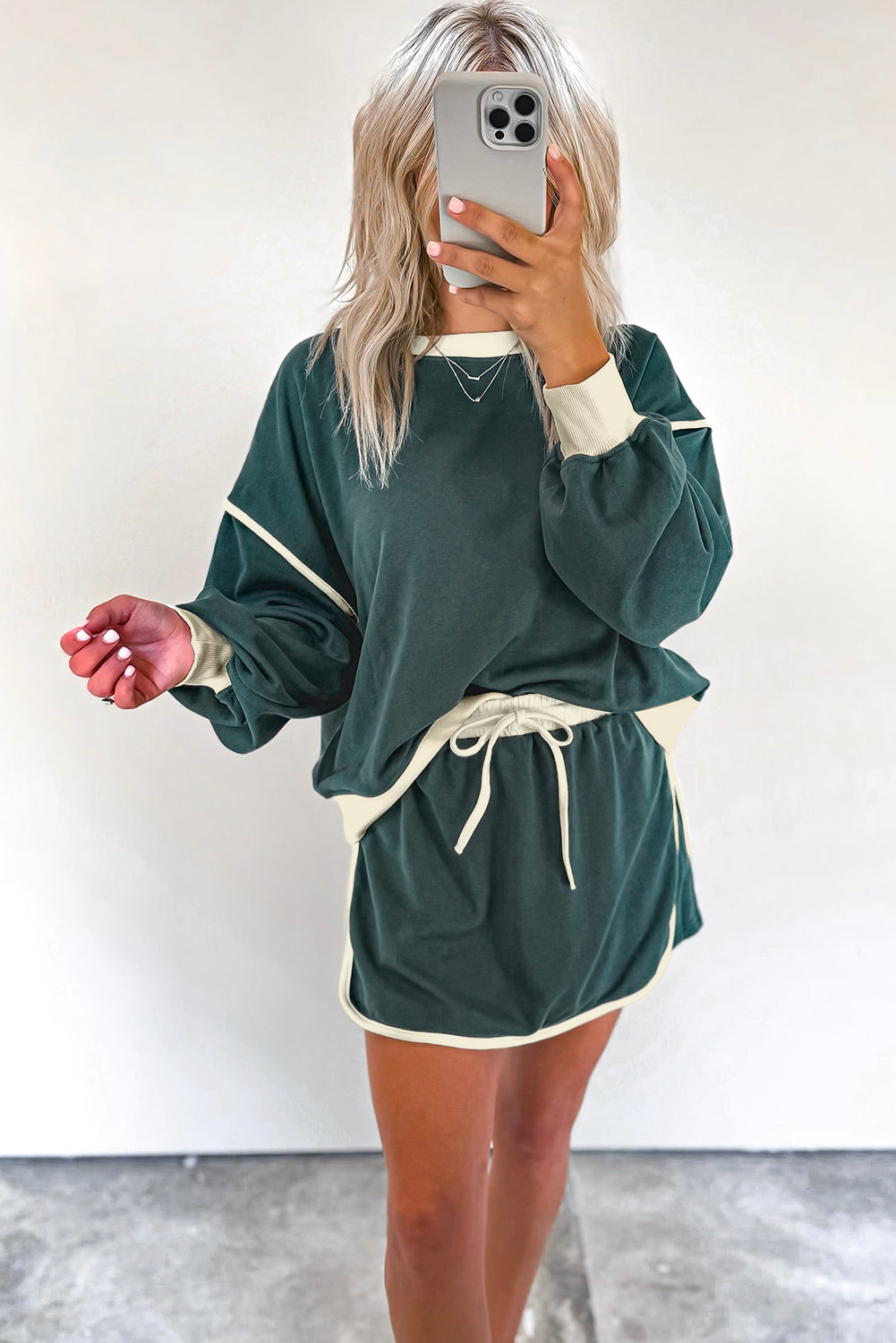 Color Contrast Loose Pullover and Lace-up Waist Skort Set