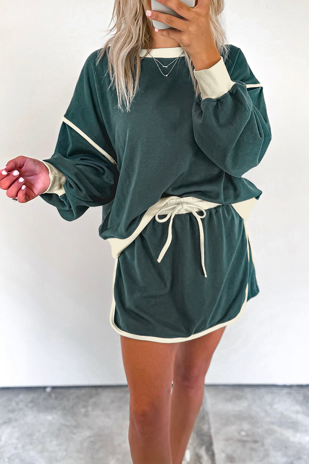 Color Contrast Loose Pullover and Lace-up Waist Skort Set