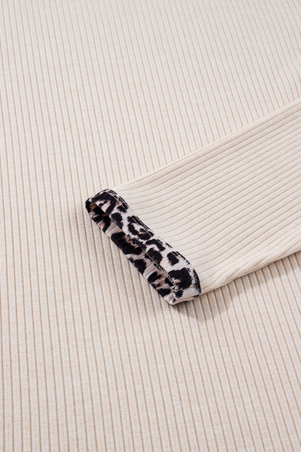 Ribbed Contrast Leopard Edge Round Neck Plus Knit Top