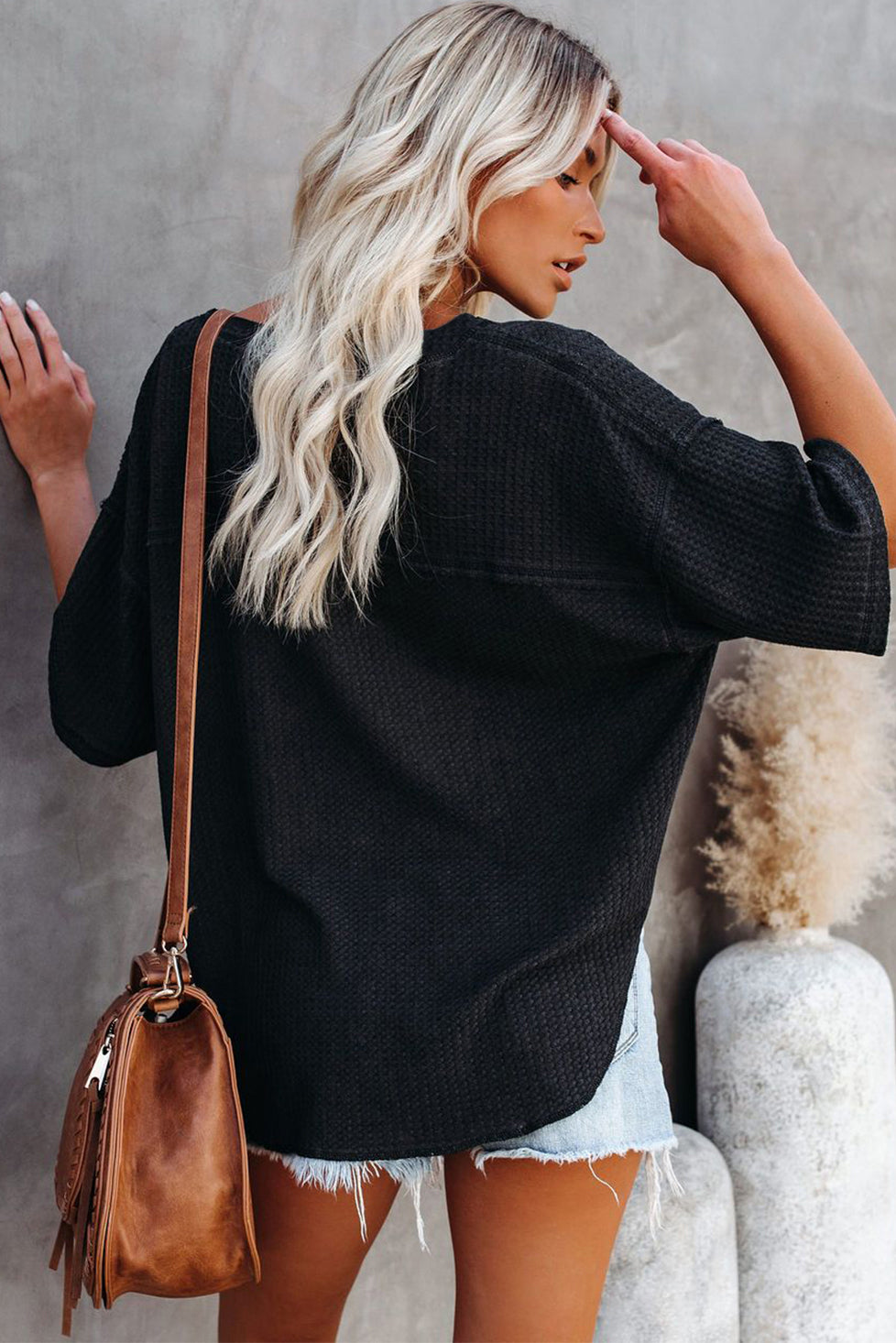 Exposed Seam Half Sleeve Knitted V Neck Textured Top