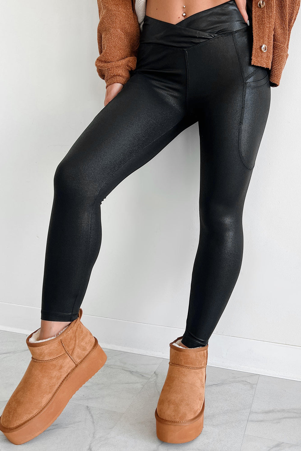 V Crossover High Waist Pocketed Leggings