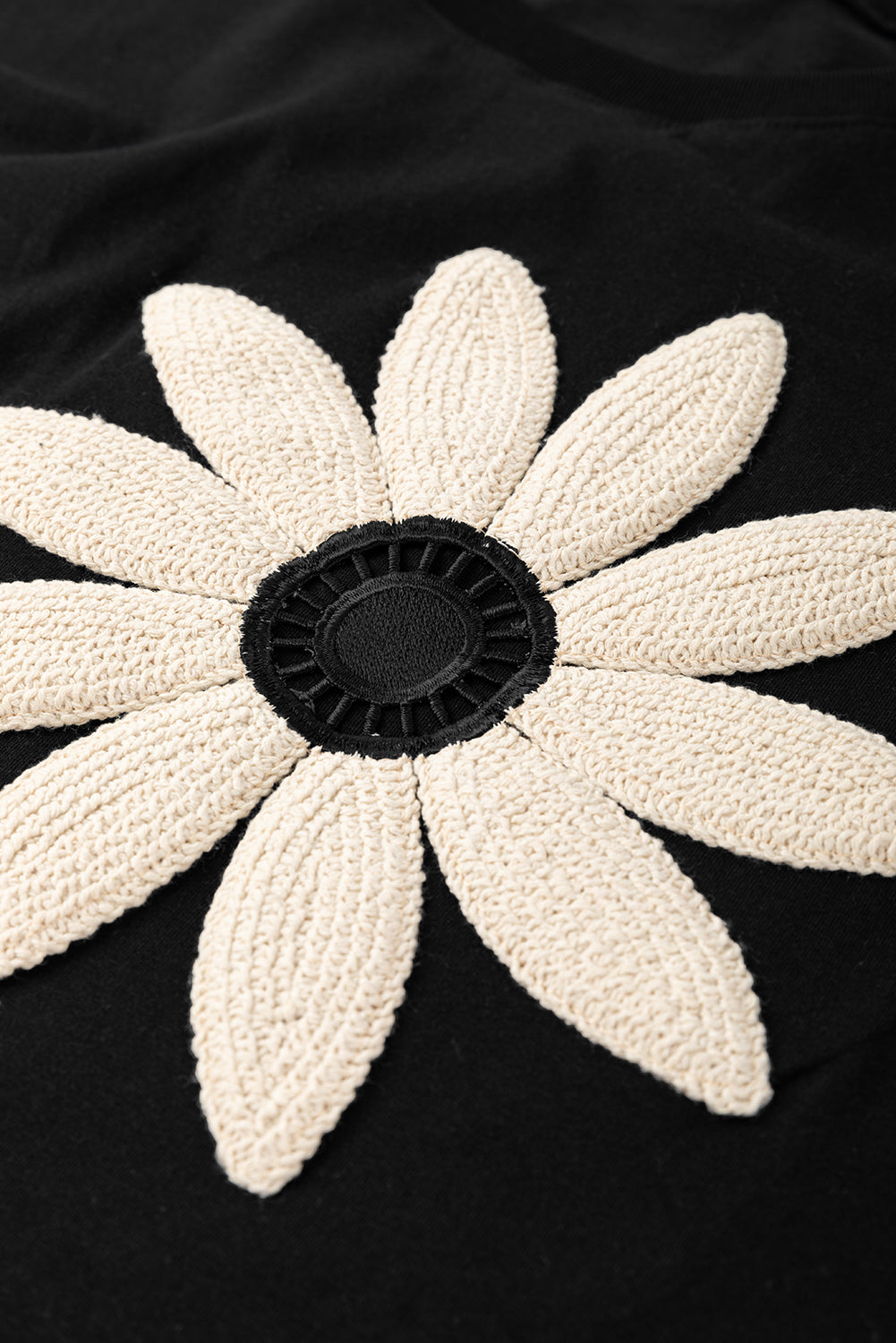 Contrast Crochet Floral Graphic Drop Shoulder Loose Tee